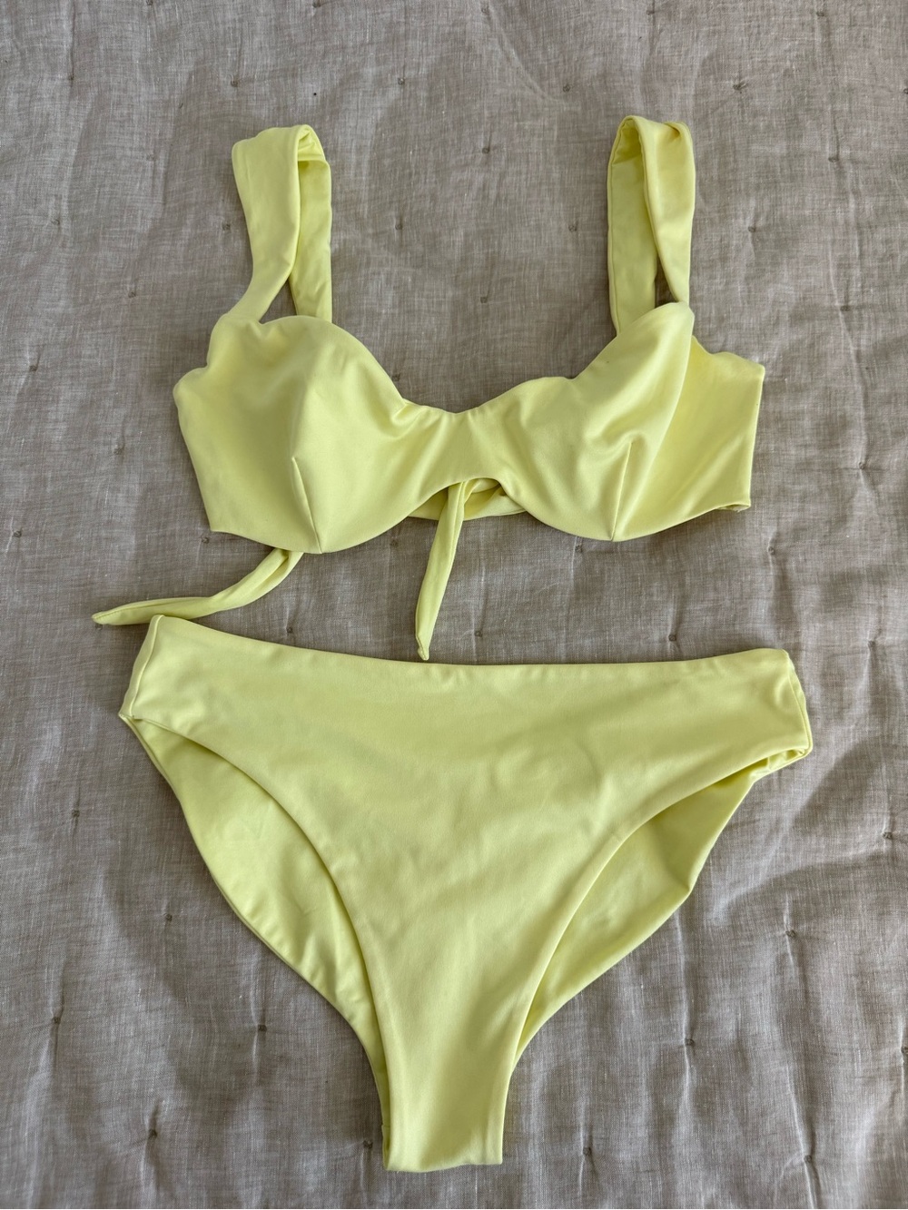 Londre Buttery Yellow bikini set women's size M/L